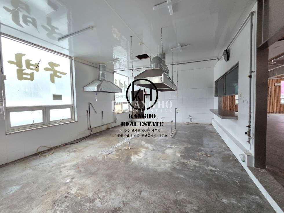 전남광주 북구 용봉동 [용봉동 상가 임대] 용주초 부근 대로변 의류 골프용품 전시판매점 음식점 모든업종가 월세 매물번호 48996 사진 4