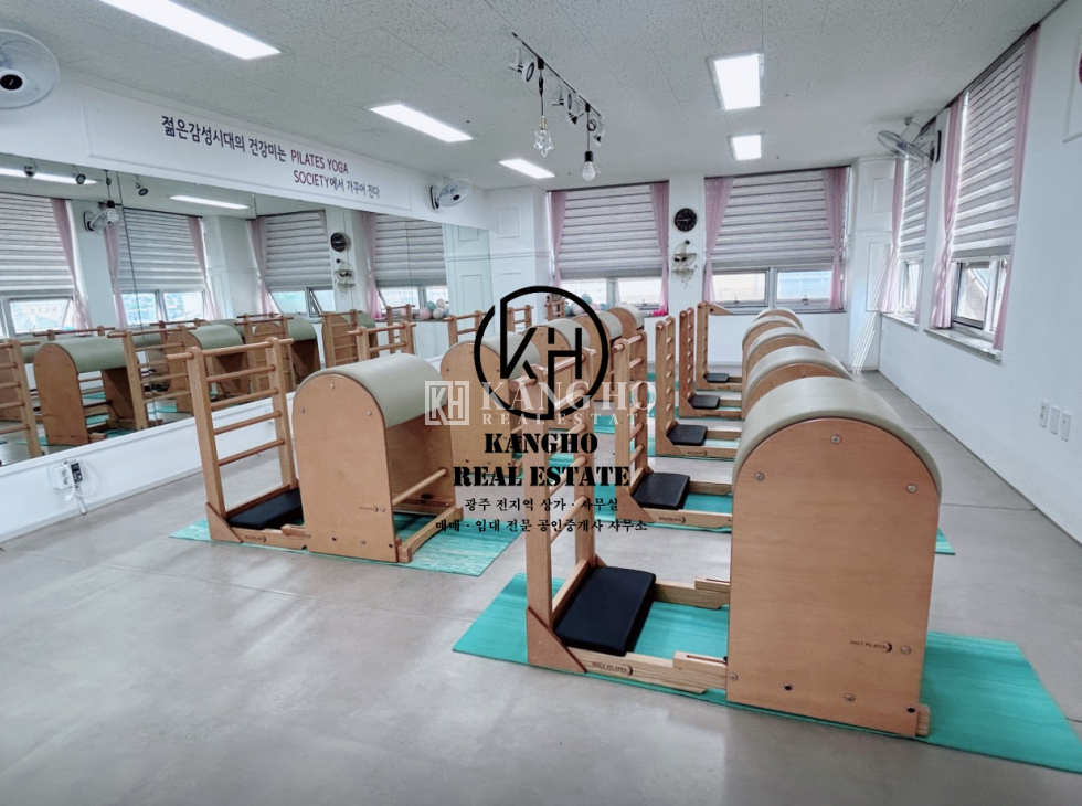 전남광주 북구 운암동 [운암동 상가 임대] 롯데캐슬 정문 필라테스 요가 5F 전용88 월세 매물번호 246670 사진 1