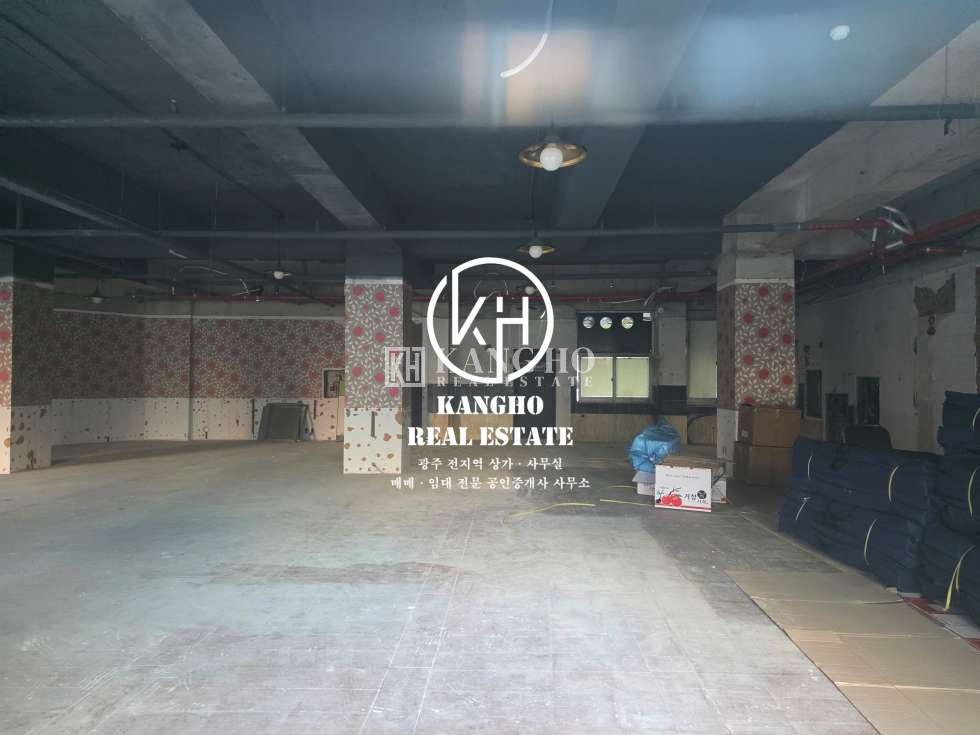 전남광주 북구 운암동 [운암동 상가 임대] 롯데캐슬 정문 단독층 대형평수 공실 1F 전용88 월세 매물번호 10325 사진 4