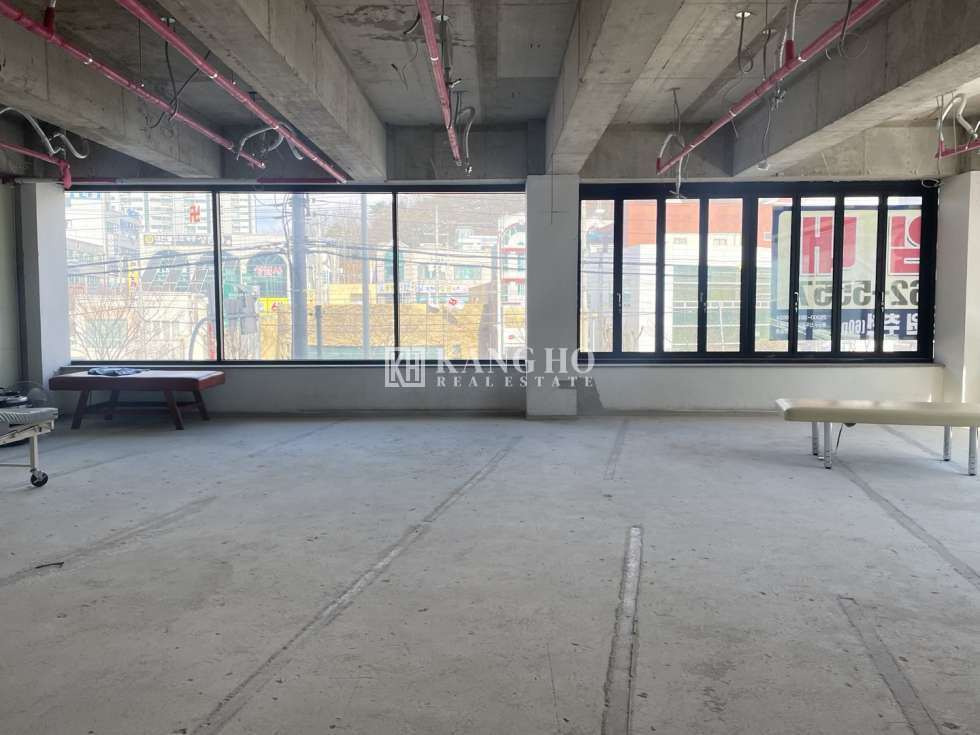 전남광주 북구 동림동 [동림동 상가 임대] 동운지구대 대로변 2F 전용44 면좋은코너 탁트인뷰 월세 매물번호 40166 사진 1