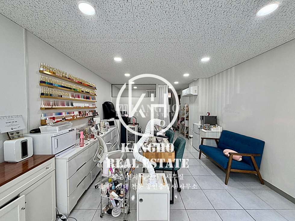 전남광주 광산구 신창동 [신창동상가임대] 뷰티샵 양도양수, 내부깔끔, 내부화장실, 권저렴, 타업종가능 월세 매물번호 77678 사진 1