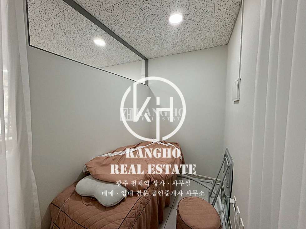 전남광주 광산구 신창동 [신창동상가임대] 뷰티샵 양도양수, 내부깔끔, 내부화장실, 권저렴, 타업종가능 월세 매물번호 77678 사진 2