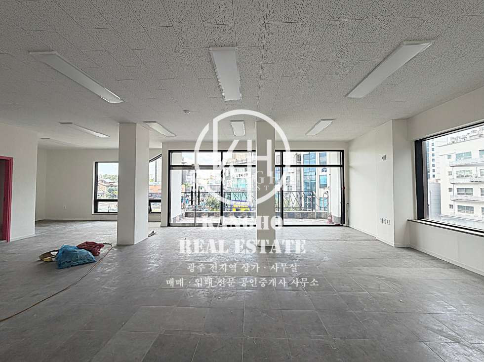 전남광주 광산구 장덕동 [장덕동 상가임대] 다이소 사거리 대로변, 현공실, 내부집기철거예정, 센터・사무실 추천, 테라스 포함 월세 매물번호 10059 사진 1