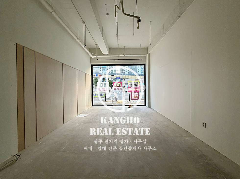 전남광주 남구 임암동 KangHo l 내부사진有, 현공실, 아파트 정문 앞, 모든업종가능 월세 매물번호 68316 사진 1