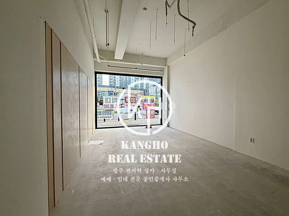 전남광주 남구 임암동 KangHo l 내부사진有, 현공실, 아파트 정문 앞, 모든업종가능 월세 매물번호 68316 사진 2