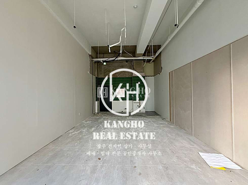 전남광주 남구 임암동 KangHo l 내부사진有, 현공실, 아파트 정문 앞, 모든업종가능 월세 매물번호 68316 사진 3