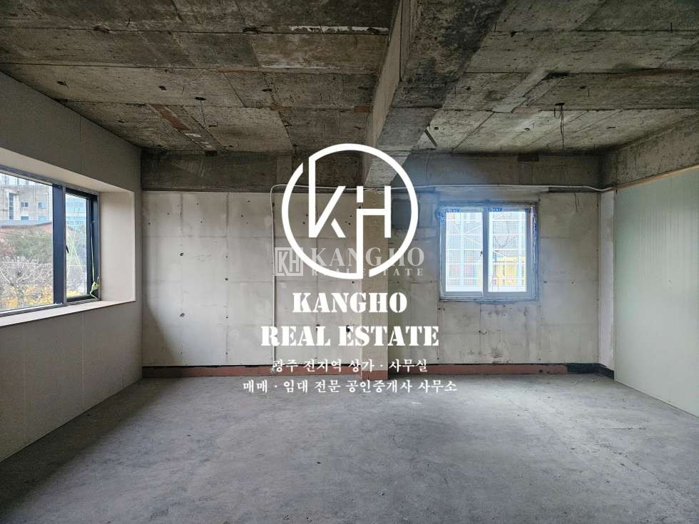 전남광주 동구 계림동 계림동 교대 건너편 대로변에 위치한 공실 상가임대! 큰창으로 개방감 좋음 월세 매물번호 80738 사진 1