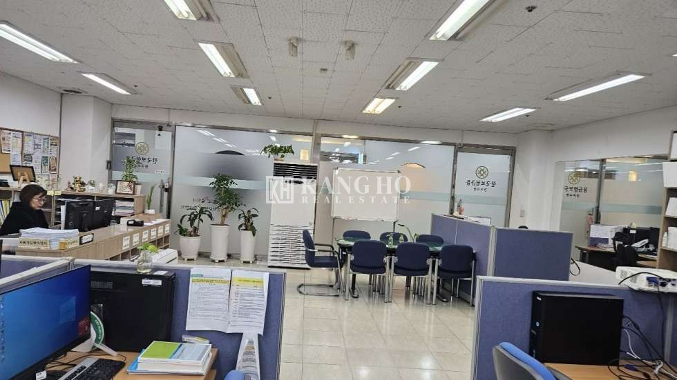전남광주 서구 치평동 치평동 세정아울렛내 위치한 내부 깔끔한 상가 사무실 임대! 월세 매물번호 102768 사진 1