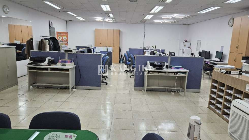 전남광주 서구 치평동 치평동 세정아울렛내 위치한 내부 깔끔한 상가 사무실 임대! 월세 매물번호 102768 사진 2