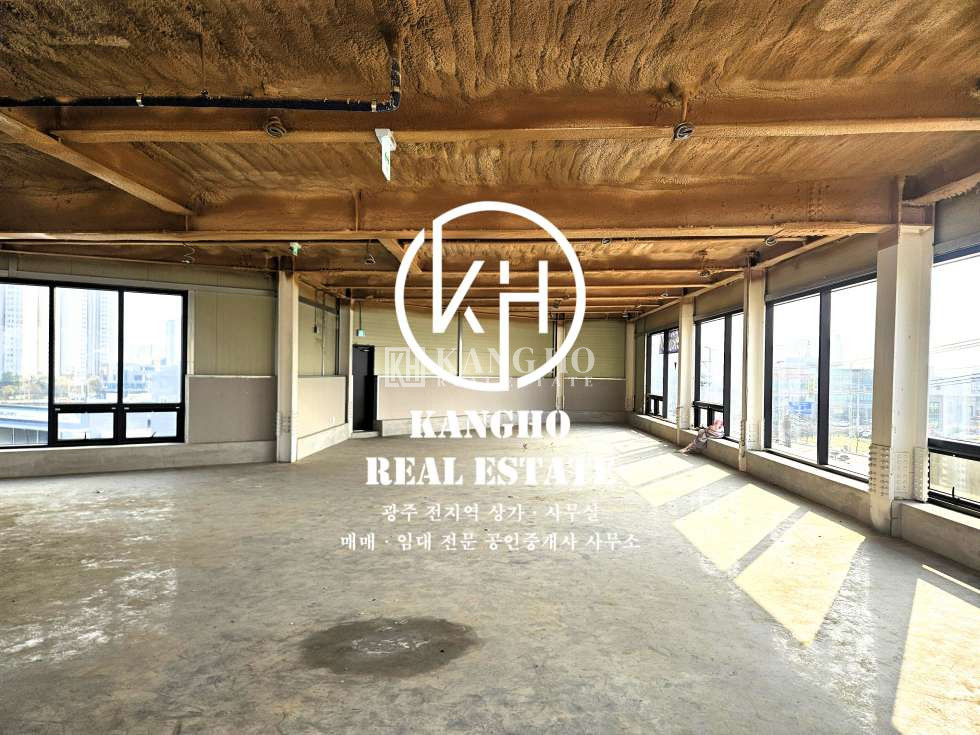 전남광주 광산구 수완동 나동 수완동 드메르 건너편에 위치한 대형 상가&사무실 임대 월세 매물번호 15188 사진 3