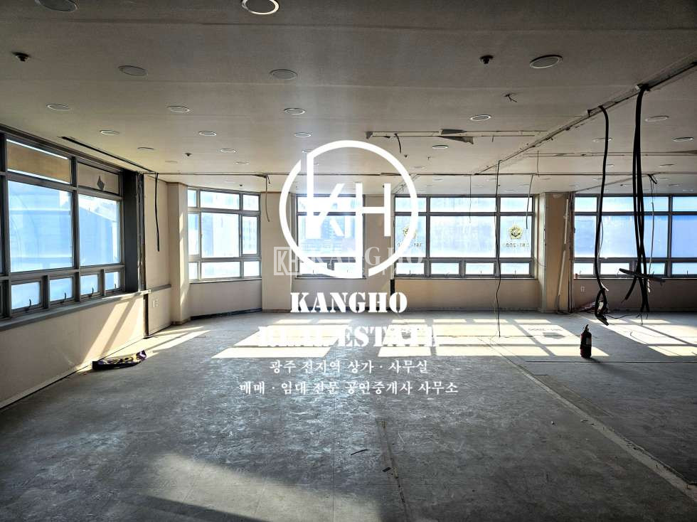 전남광주 서구 치평동 주건축물제1동 [치평동 상무지구 상가 임대]공실상가 금호대우 건너편 코너에 위치한 상가임대! 월세 매물번호 37173 사진 1