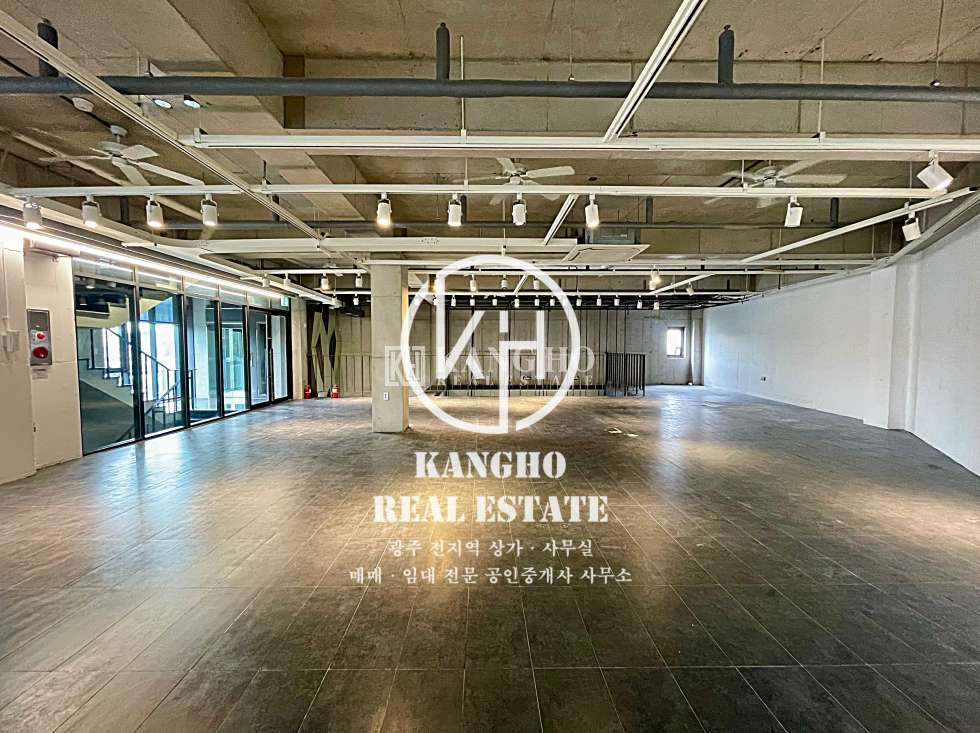 전남광주 광산구 신창동 [신창동상가임대] 보건대 인근 대형평수, 신축상가, 현공실, 내부깔끔, 시스템에어컨2, 즉시입주가능 월세 매물번호 348074 사진 2