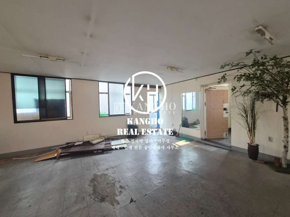 전남광주 남구 월산동 [월산동] 무등시장라인, 지상2층, 무권리공실, 다용도점포 월세 매물번호 103851 사진 1